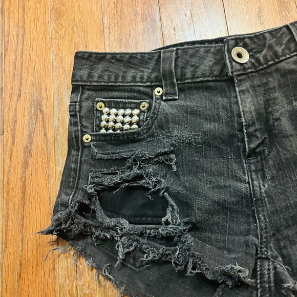 DKNY Vintage Black Distressed Denim Shorts with Studs EUC Size 2 - Picture 3 of 7